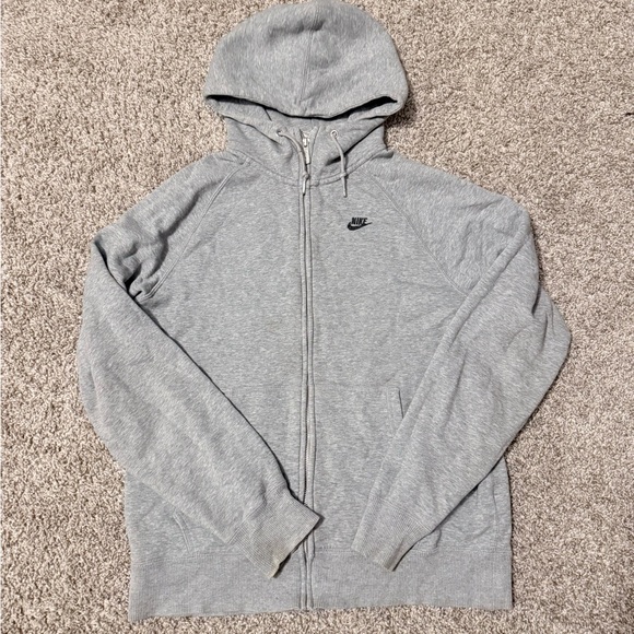 Nike Tops - Nike Sweatshirt